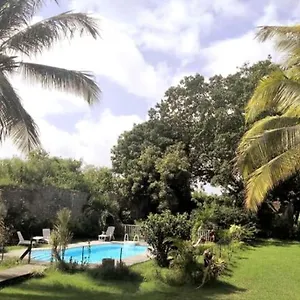 - Piscine La Bel Sainte-Anne (Grande-Terre)